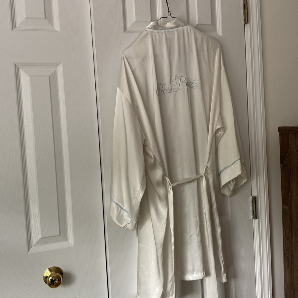 Bride Robe - Picture 3 of 5